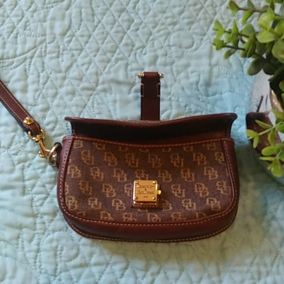 Purses - Picture 4 of 4